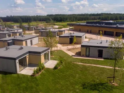 92 modulare Ferienhäuser in 6 Monaten? Wie Suntago Village mit der Unihouse-Technologie entstand