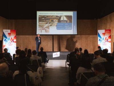 Marcin Gołębiewski, Vorstandsvorsitzender von Unihouse SA, auf der Konferenz „Technologische Veränderungen im Hochbau“
