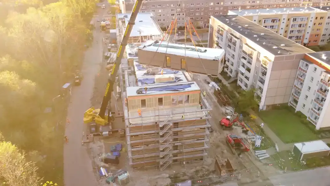 modulbauweise Transport und Montage von Unihouse-Modulen